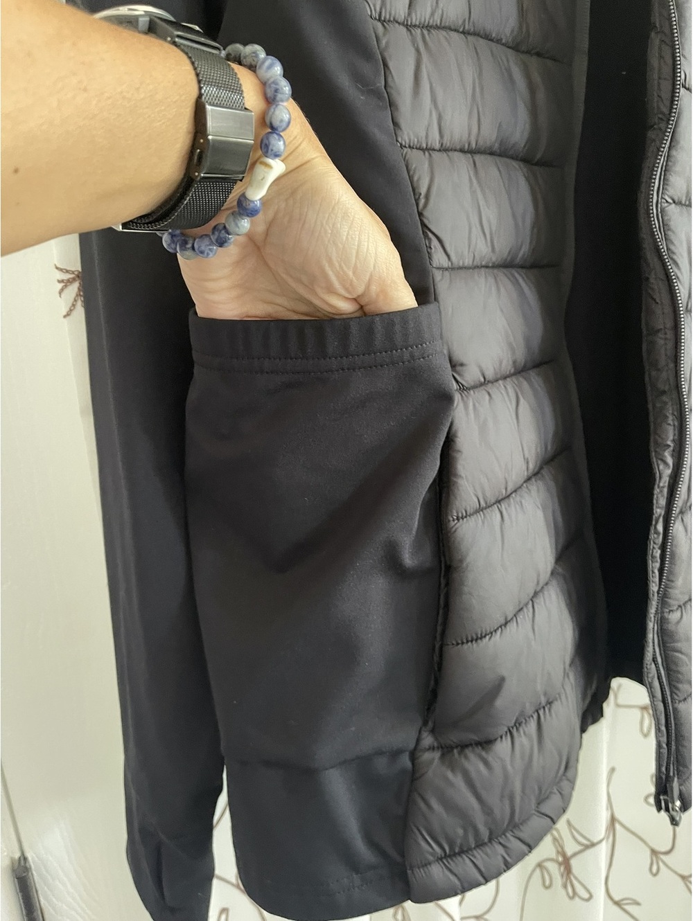 Black Quilted Hybrid Active Jacket | Sz L - Picture 4 of 9